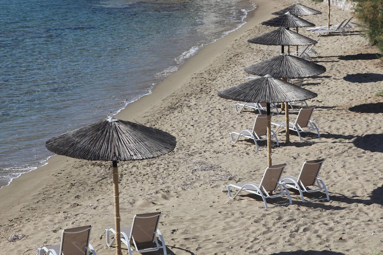 "Di Mare" Hotel & Suites Posidhonía Esterno foto